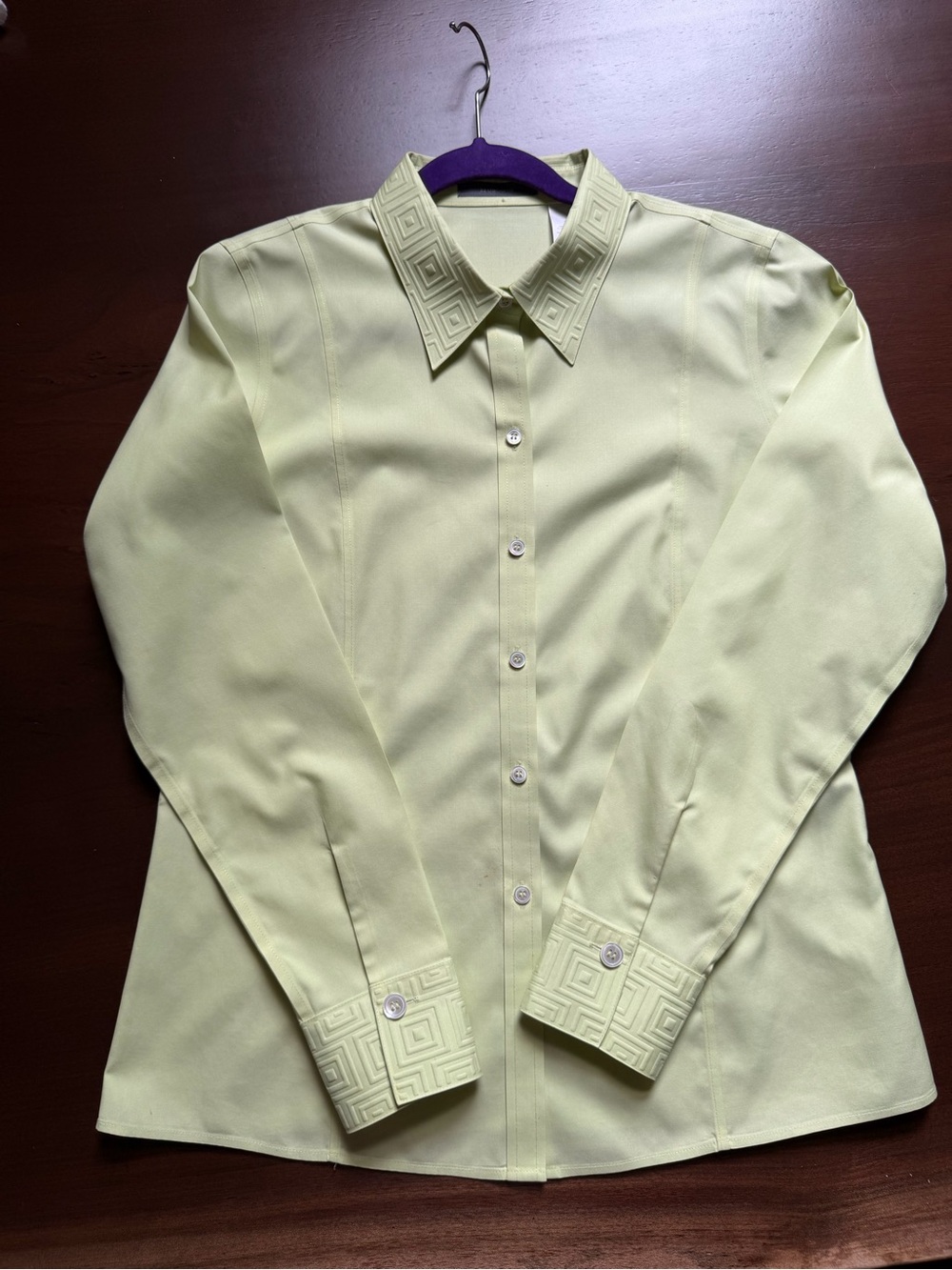 Sz 8 Liz Claiborne lime green long sleeve button down, embellished collar + cuff